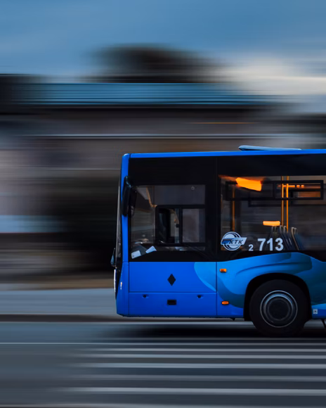 bus blu.jpg